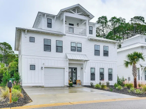 Florida Home - Grill & Pool Table, Walk to Beach