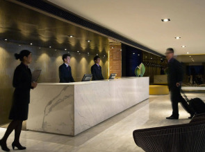 The Royal Pacific Hotel & Towers