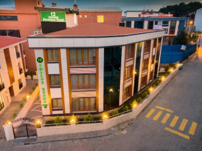 12 Rooms Boutique Hotel