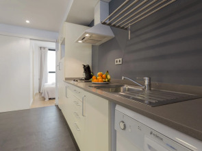 Liceu Apartments by gaiarooms