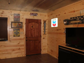 Samantha's Timber Inn