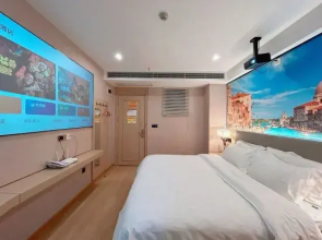 Yibin Four Leaf Hotel