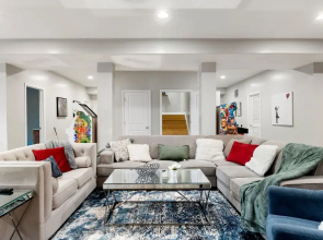 Spacious Luxury Retreat 8 Bed Oasis With 6 Baths
