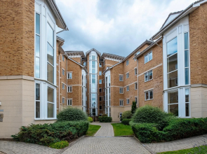 Reading Town Centre River View Serviced Apartments