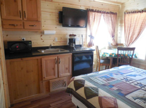 Snake River Cabin Village