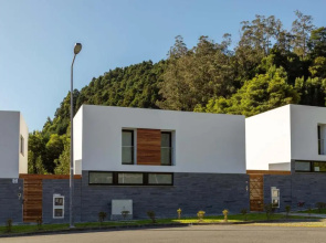 9 Furnas Villa