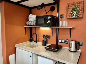 Диван и чемодан на магистрали Вокзальной