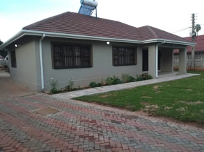Luxurious 3 bed House Modern Open Plan- Borehole - 2046