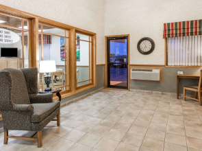 Super 8 by Wyndham Ottawa Starved Rock