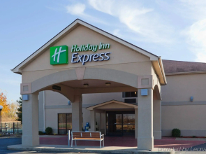 Greenfield Inn & Suites Owensboro, KY Airport