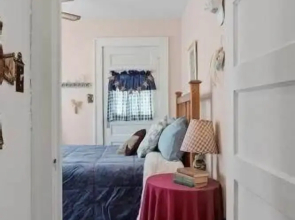 Deannies Cottage 2 Bedroom Cottage by RedAwning
