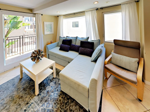 3br W/ Garage & Rooftop Deck - 1 Block To Beach 3 Bedroom Townhouse