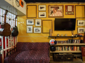 Phuket 43 Guesthouse