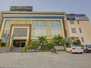 Treebo Premium Arista