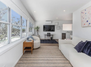Relax on Marine Parade 2 BDR Apartment