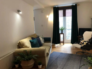 The Edmonstone's Close Residence No2