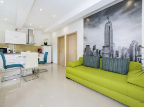 New Luxury Apartment in a Quiet Area with Private Covered Terrace, Bbq
