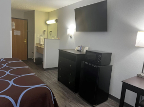 Super 8 Cleveland Tx
