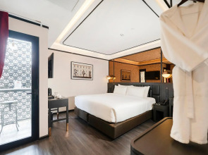 The Gravitique Hotel Khaosan