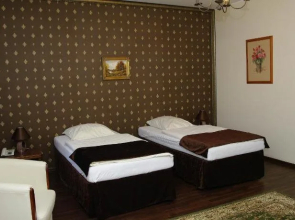 Domek żółty