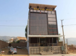 Hotel Bajaj Lake Palace