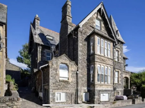 The Mews, With Free Private Parking, Windermere