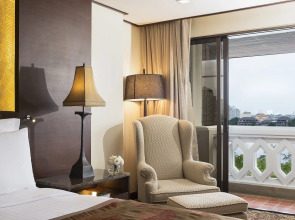 Anantara Riverside Bangkok Resort