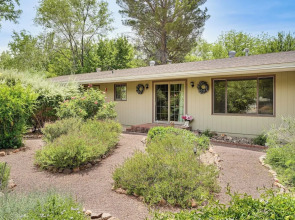Quiet Home w/ Garden ~ 7 Mi to Patagonia Lake!
