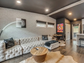 Modern Atlanta Retreat: Private Hot Tub & Yard!
