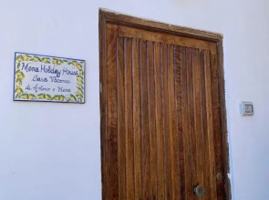 Mena Holiday House