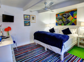 Moontide Guest Lodge