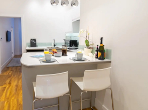 Central Plymouth Apartment By University