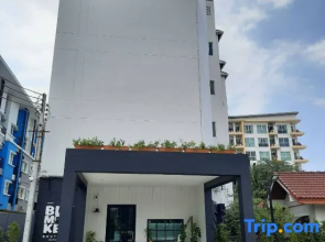 Blu Monkey Boutique Bangsaen