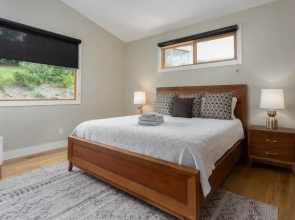 Ultra Luxurious House in the heart of Asheville with PRIVATE HOT TUB