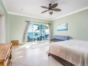 Casa Mañana Amazing Villa with Beachfront & Pool 4BR 4BA