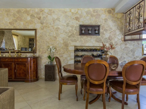 Piedra Villa