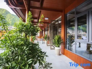 Shennongjia Mountain Foreign Guest Bed and Breakfast (Dajiu Lake Pingqian Ancient Town Branch)
