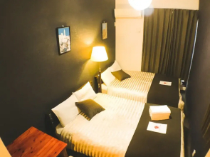 Guest House One More Heart Nishijin 1