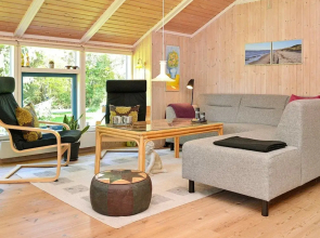 Modern Holiday Home in Humble With Terrace