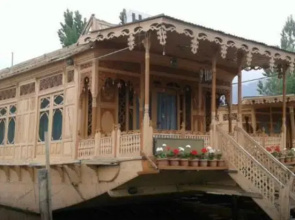 Buckingham Palace Group Of House Boats