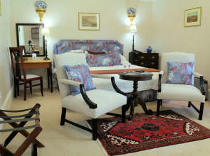 Hacklewood Hill Country House