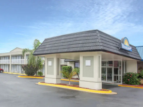 Days Inn By Wyndham Titusville Kennedy Space Center