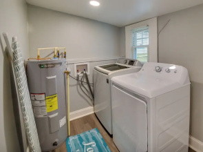 Walk to Beach: Hampton Home w/ Grill!