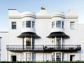 Beautiful 5 Bedroom Regency House / Pets Welcome