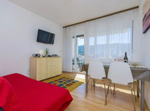 Apartment With 3 Bedrooms in Stari Grad, With Enclosed Garden and Wifi