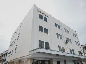 RedDoorz Plus near Ferry Terminal Batam Center