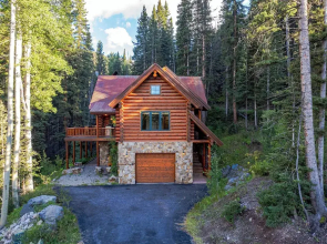 Stunning Views! Ski-in/out Mountain Village Cabin