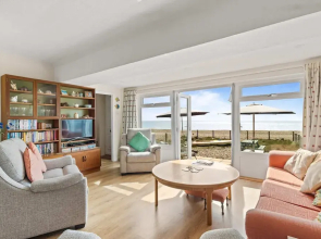 The Coastal Crab - Family-friendly Three-bed Beach House in Pevensey
