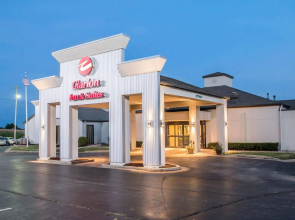 Greenstay Inn & Suites CourtView