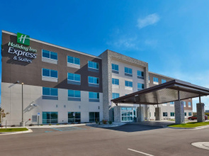 Holiday Inn Express & Suites Cedar Springs – Grand Rapids N by IHG